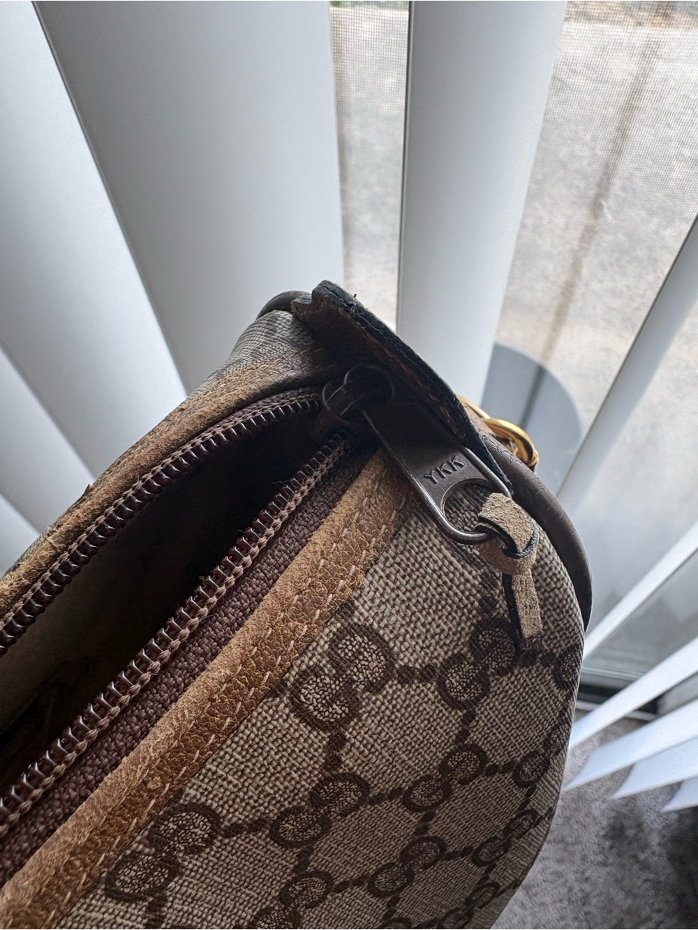 Gucci Business Bag in GG Supreme Canvas - Picture 8 of 16